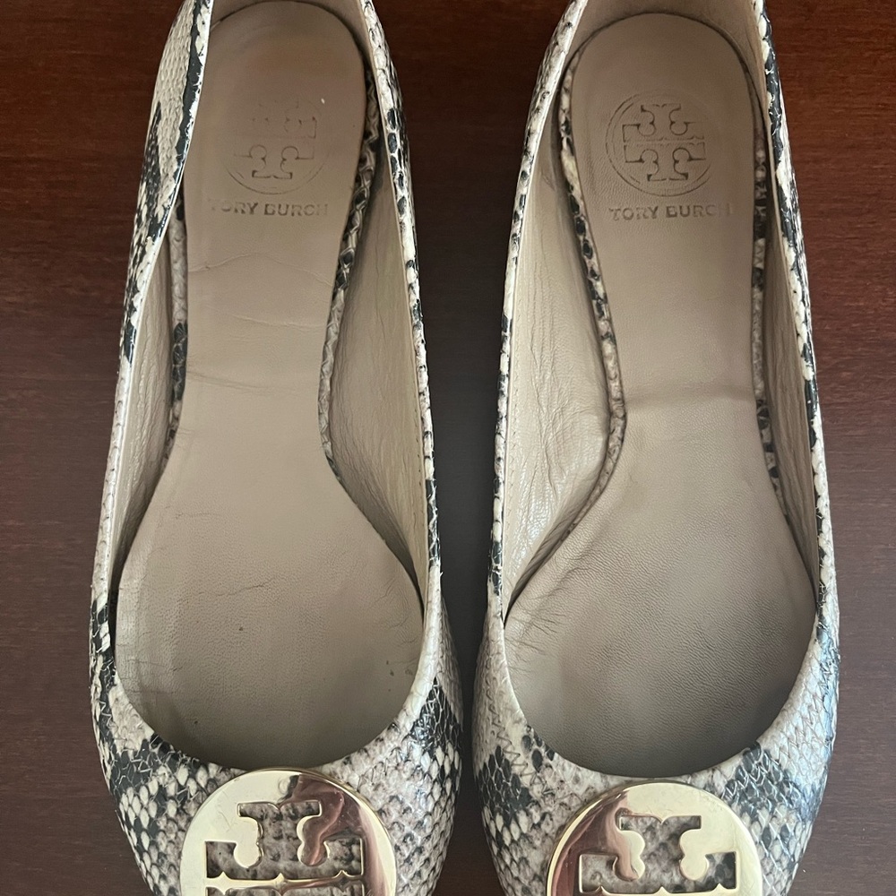 Tory Burch Black and Cream Flats with Snakeskin Pattern